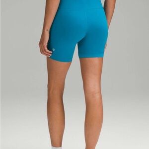 Lululemon Wunder Train High-Rise Short 6"
Hawaiian Blue size 10